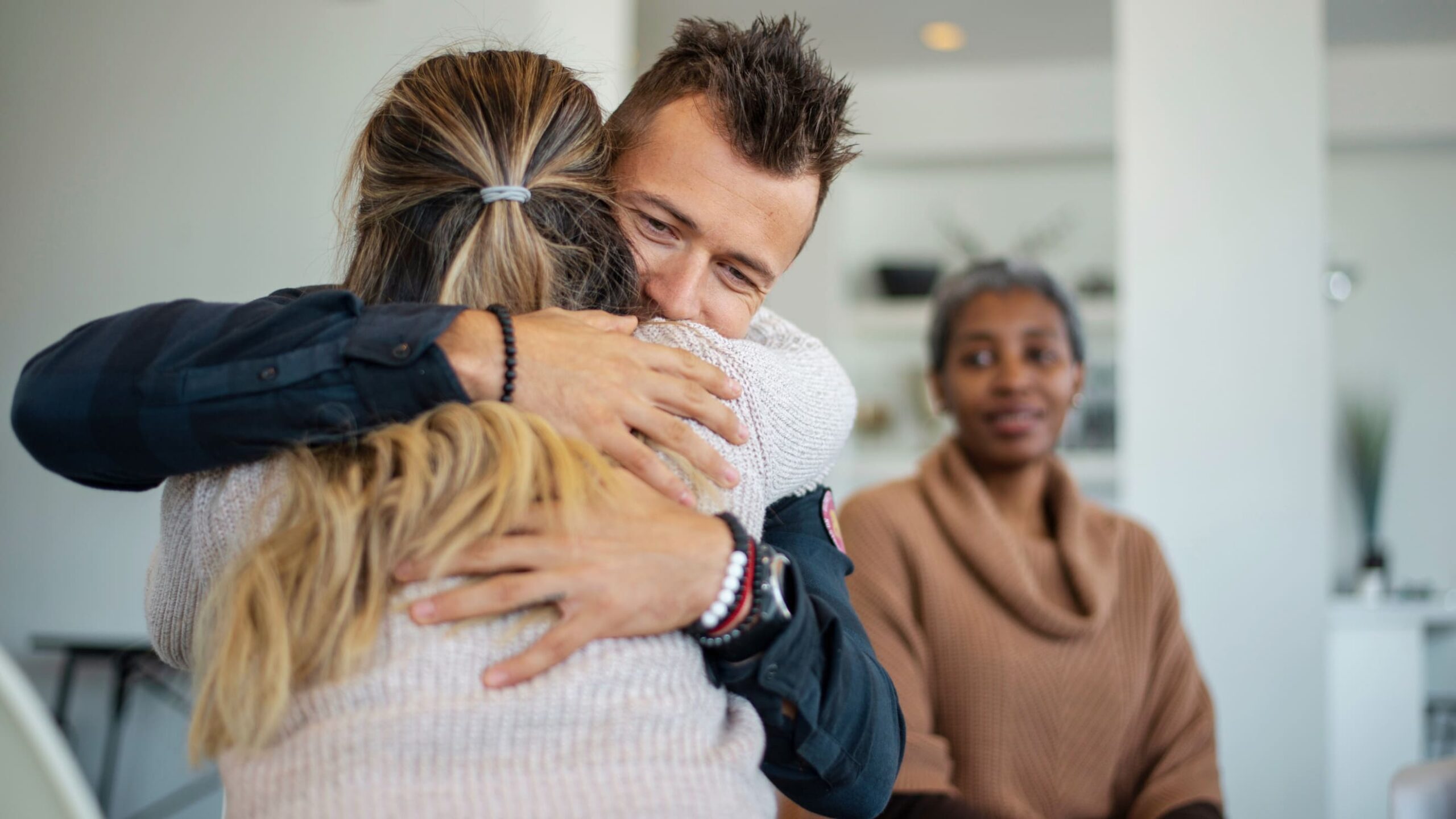 A man sharing a moment with a loved one during inpatient rehab in Atlanta.