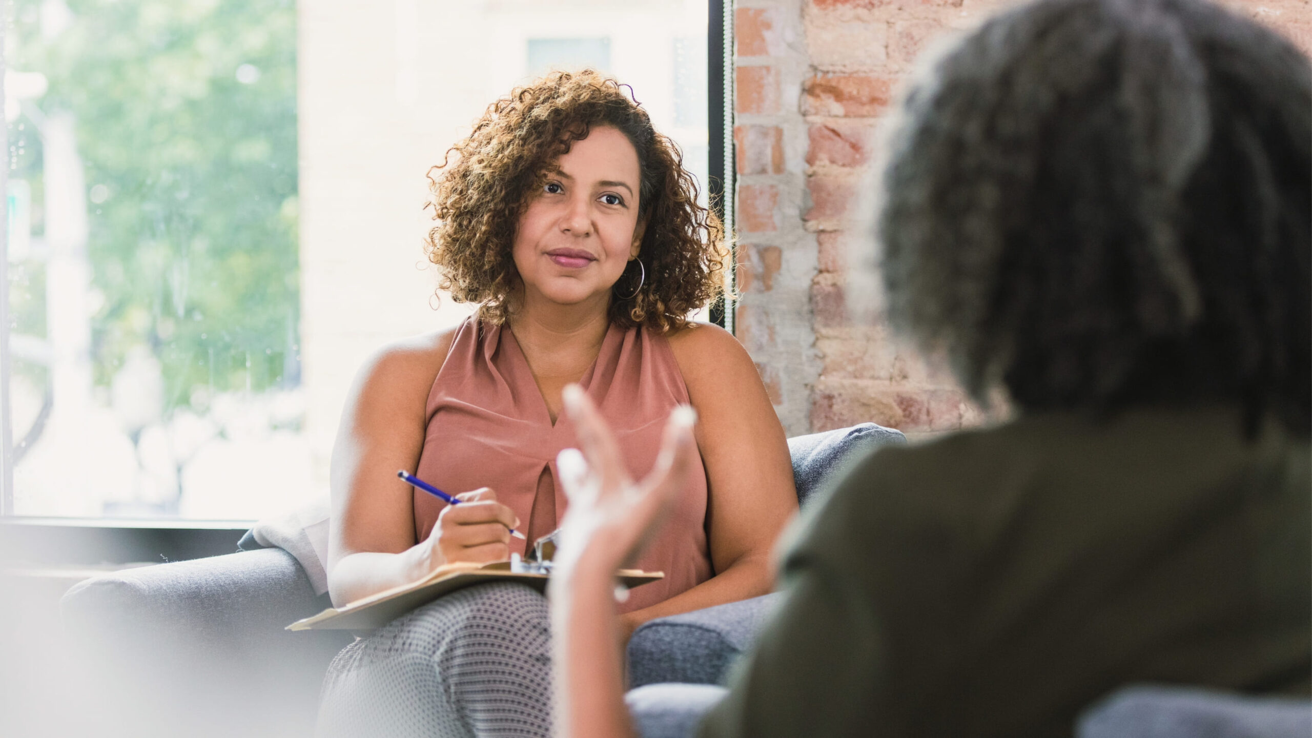 A woman attends a therapy session as part of ongoing care after Atlanta detox.