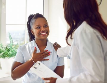 A woman discusses rehab near suwanee ga with her doctor.